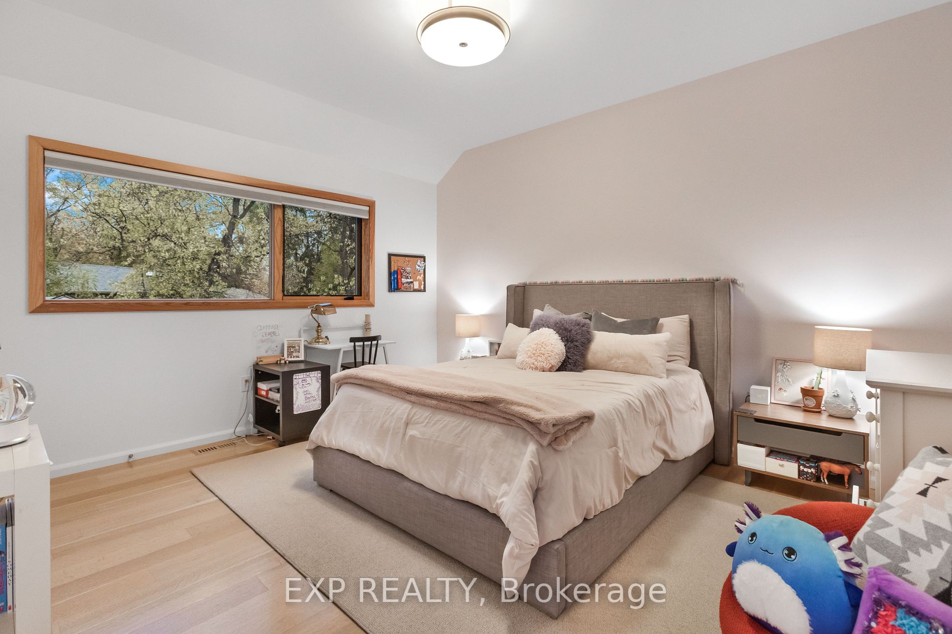 223 Jennings Cres S