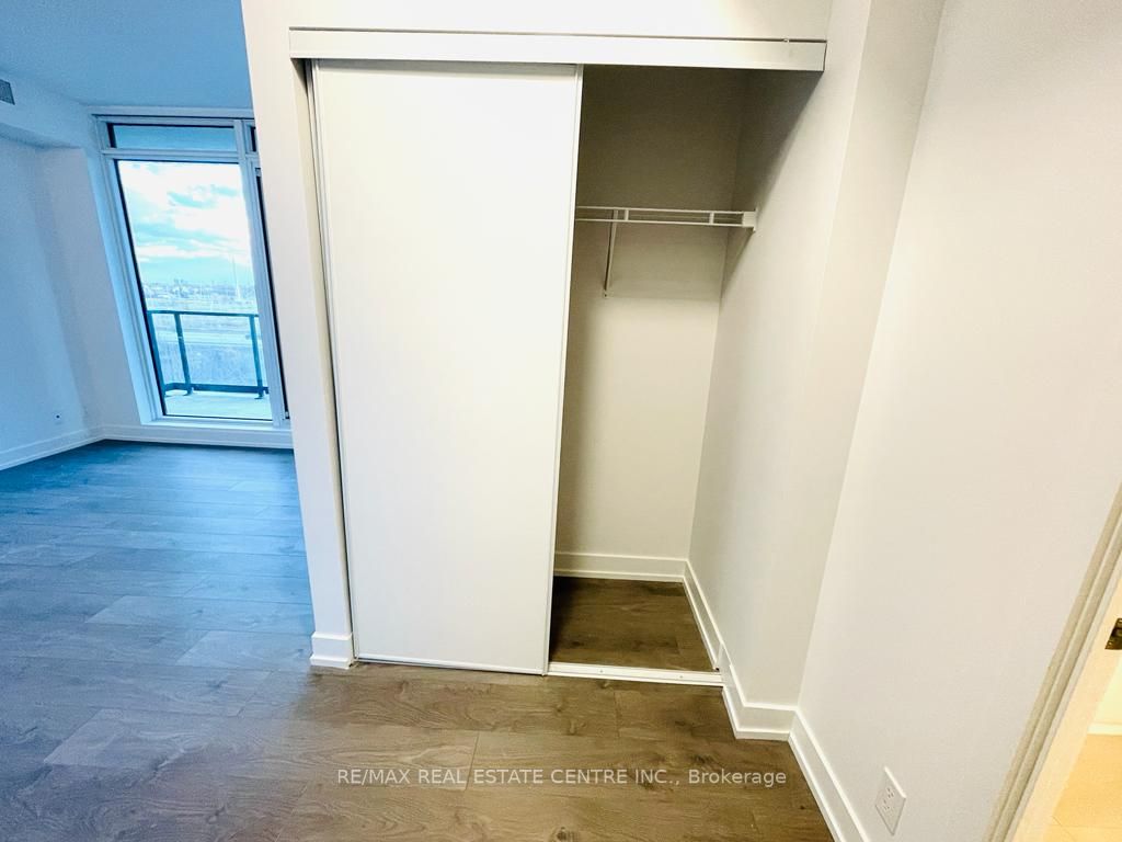 225 Veterans Dr, #404