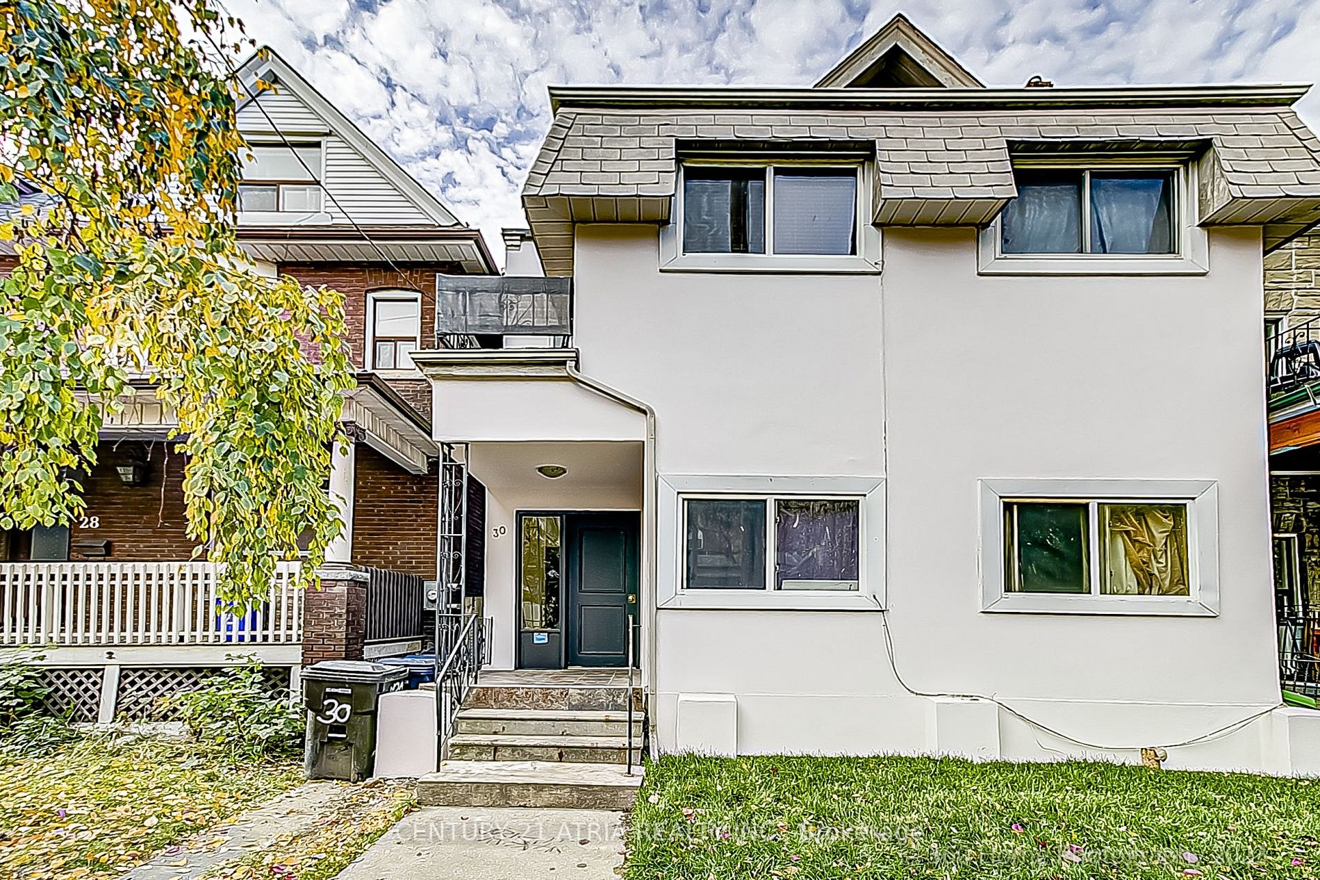 30 Lansdowne Ave