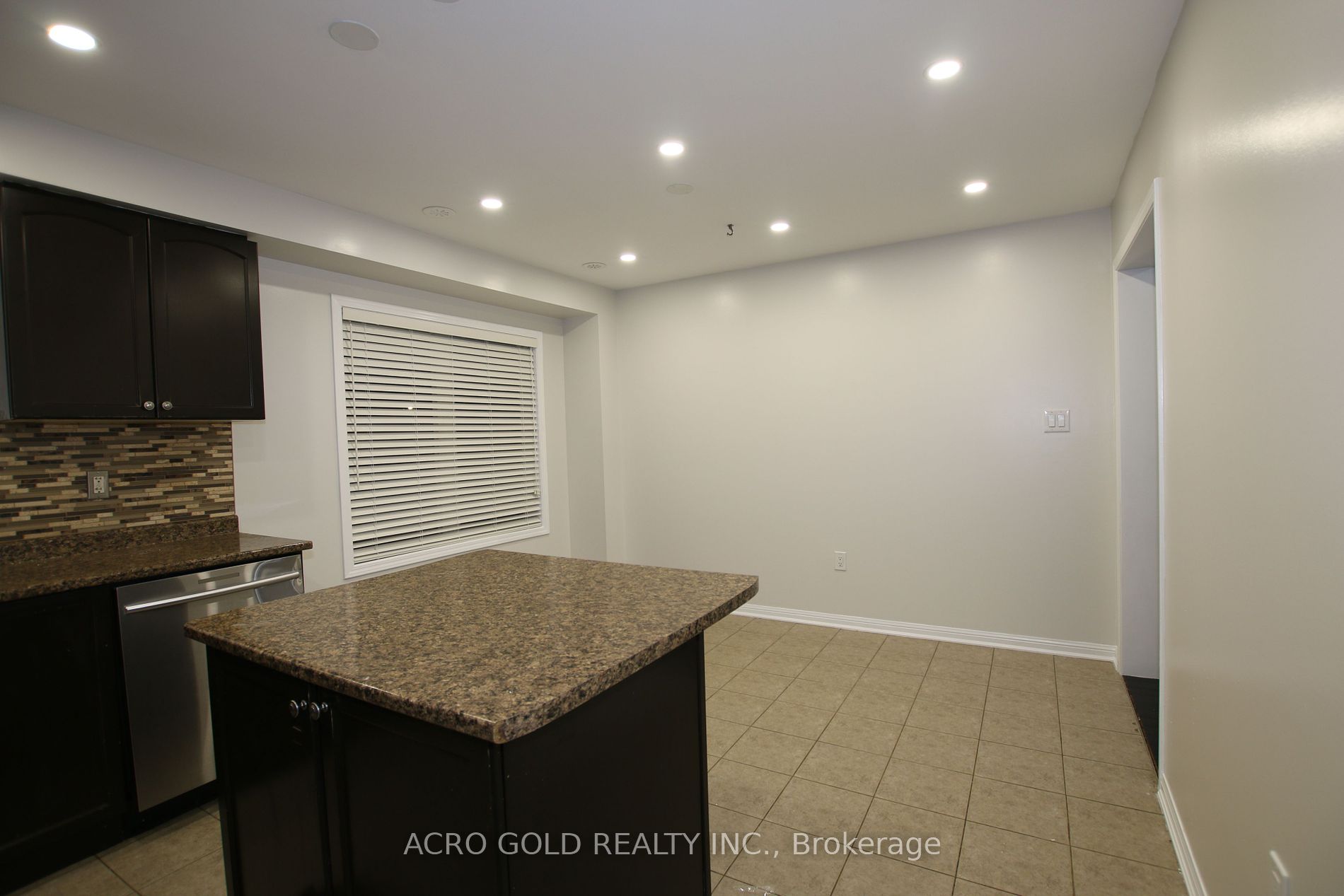 55 Mercedes Rd