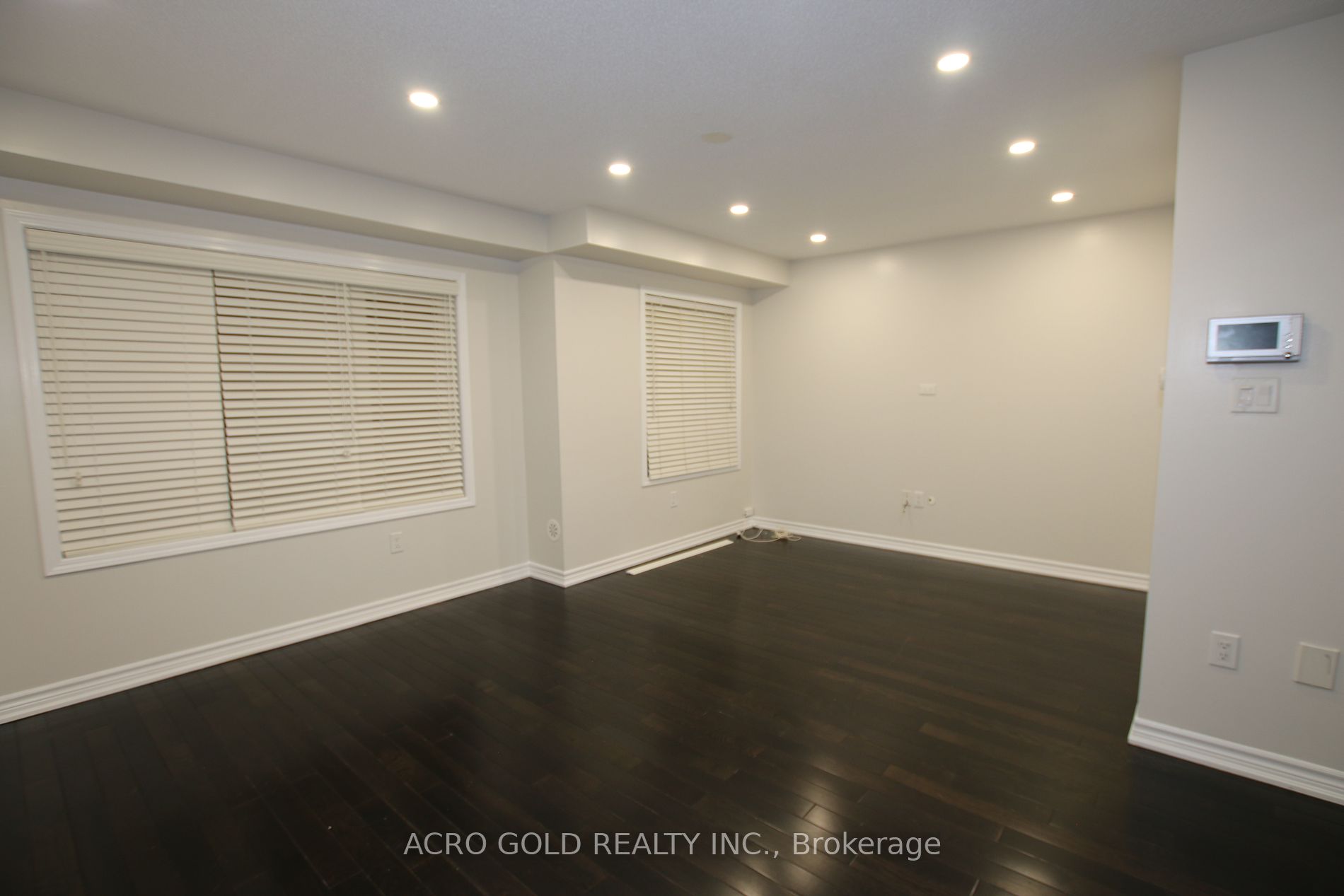 55 Mercedes Rd