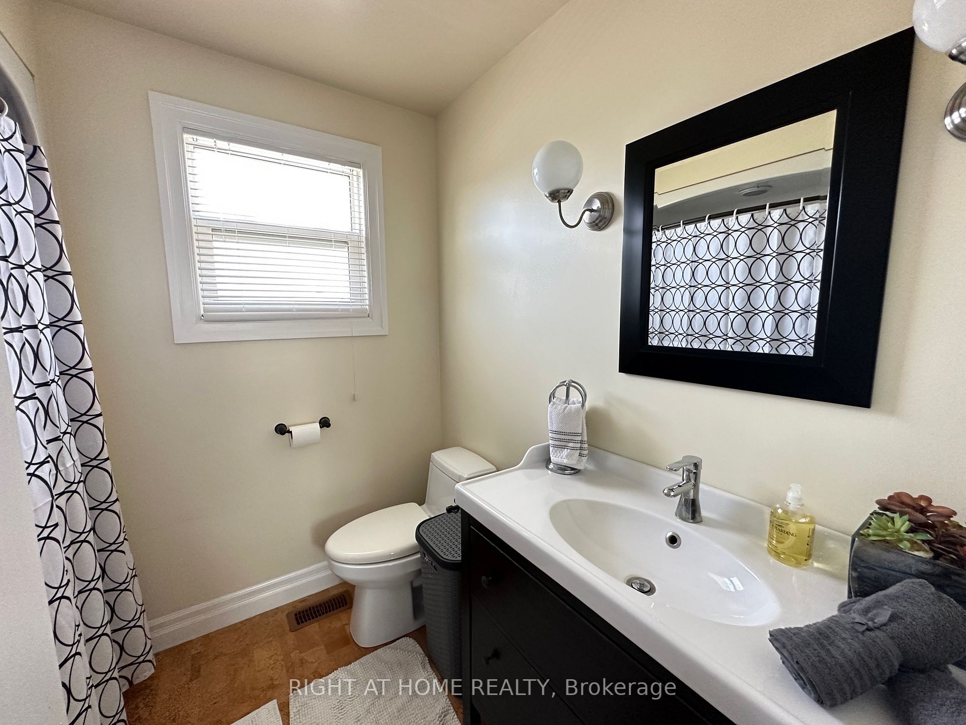 318 Hansen Blvd