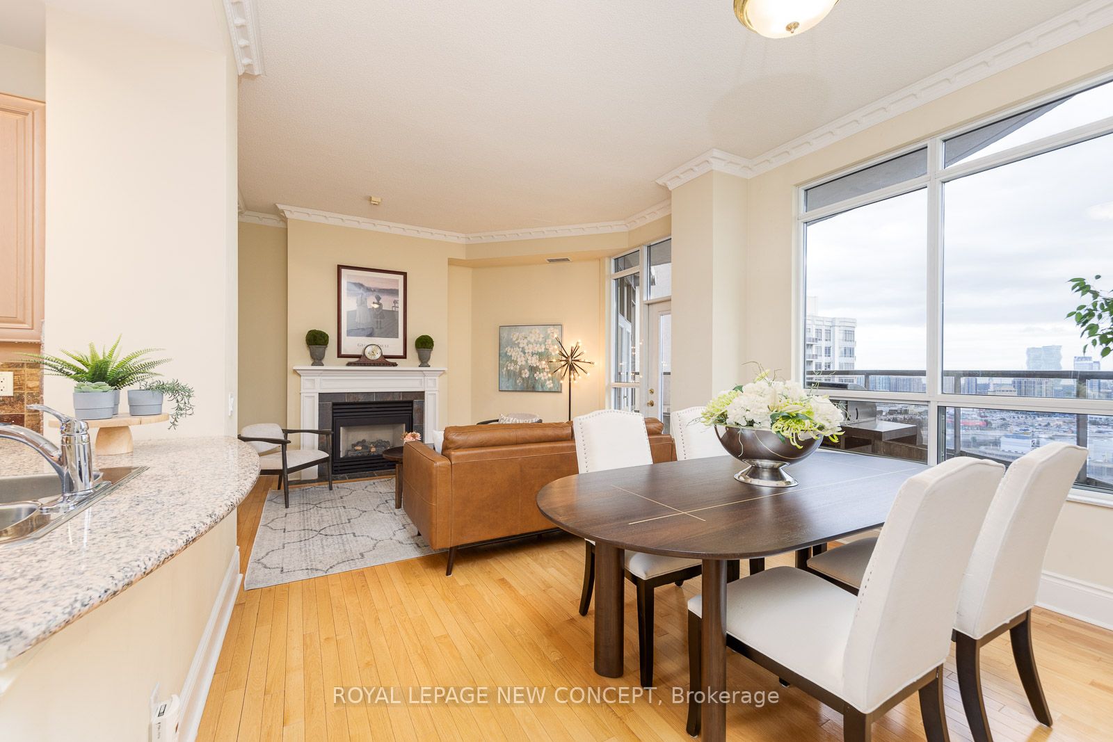 35 Kingsbridge Garden Circ, #Tph01