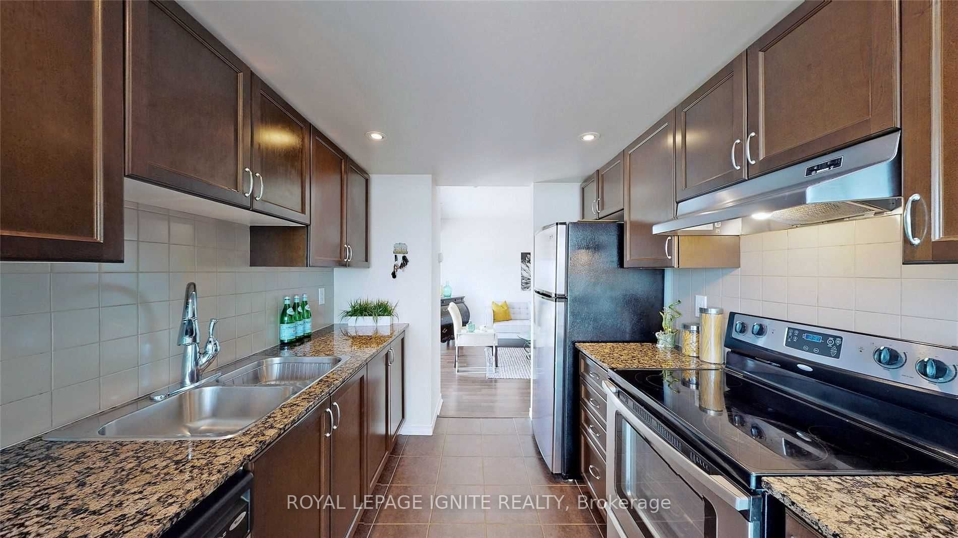 9 George St N, #1802