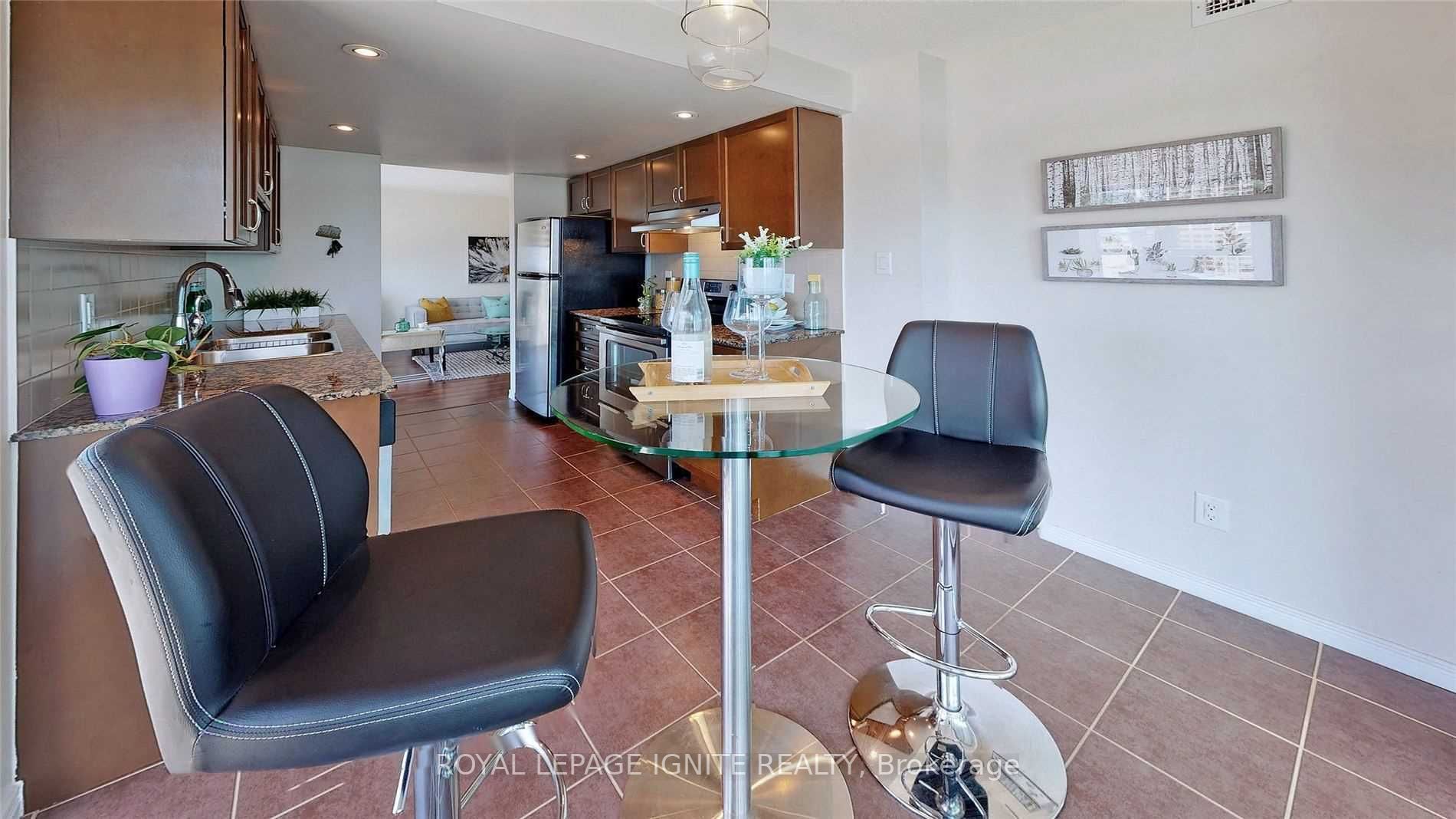 9 George St N, #1802