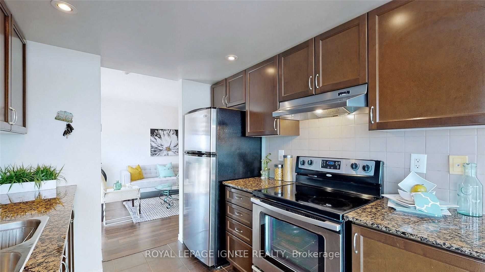 9 George St N, #1802