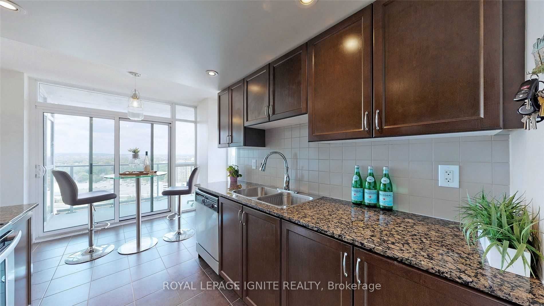9 George St N, #1802