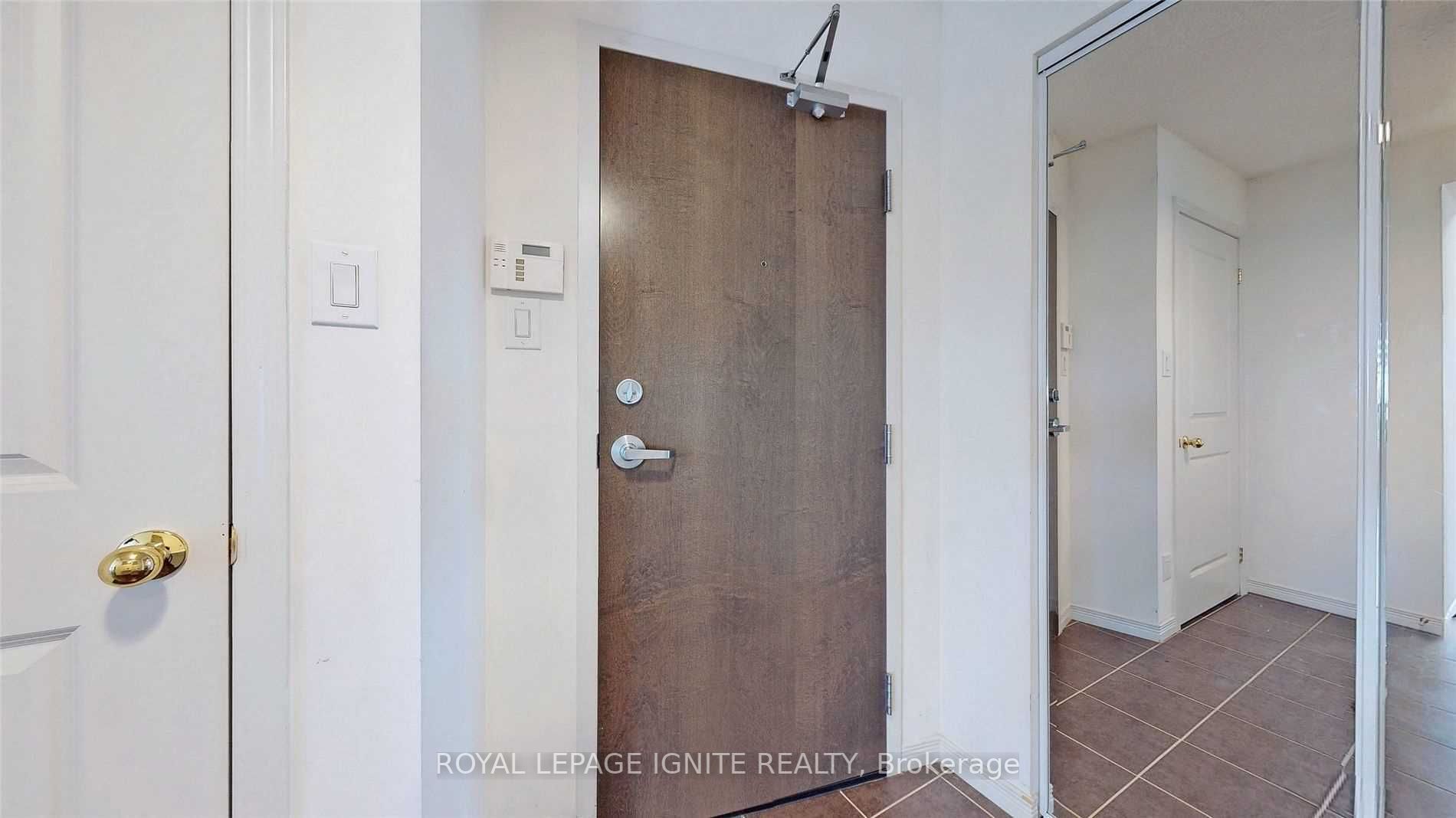 9 George St N, #1802