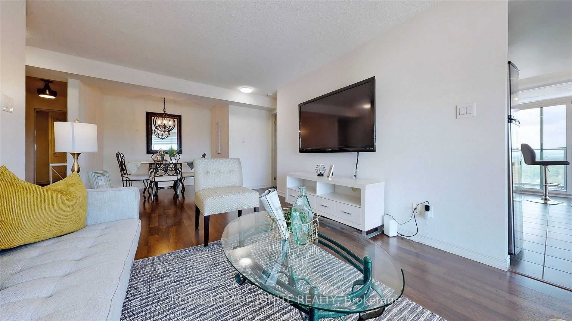 9 George St N, #1802