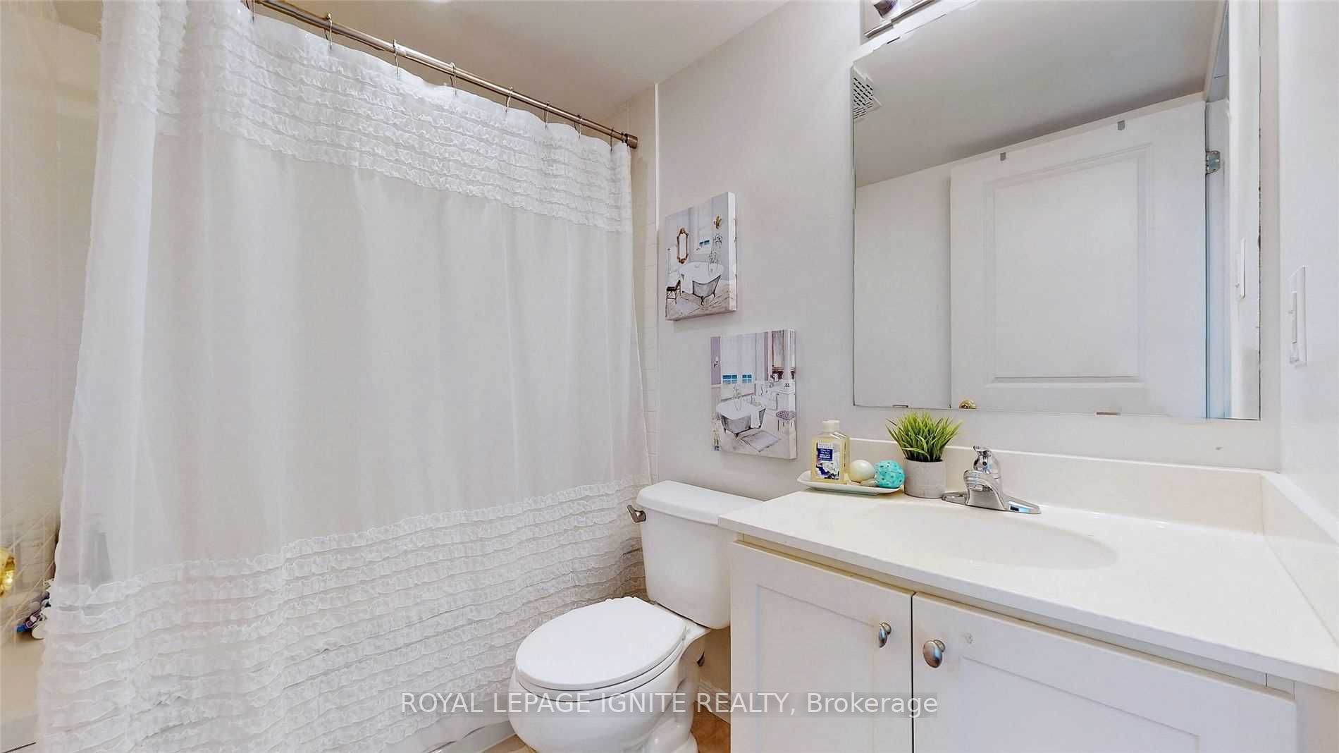 9 George St N, #1802