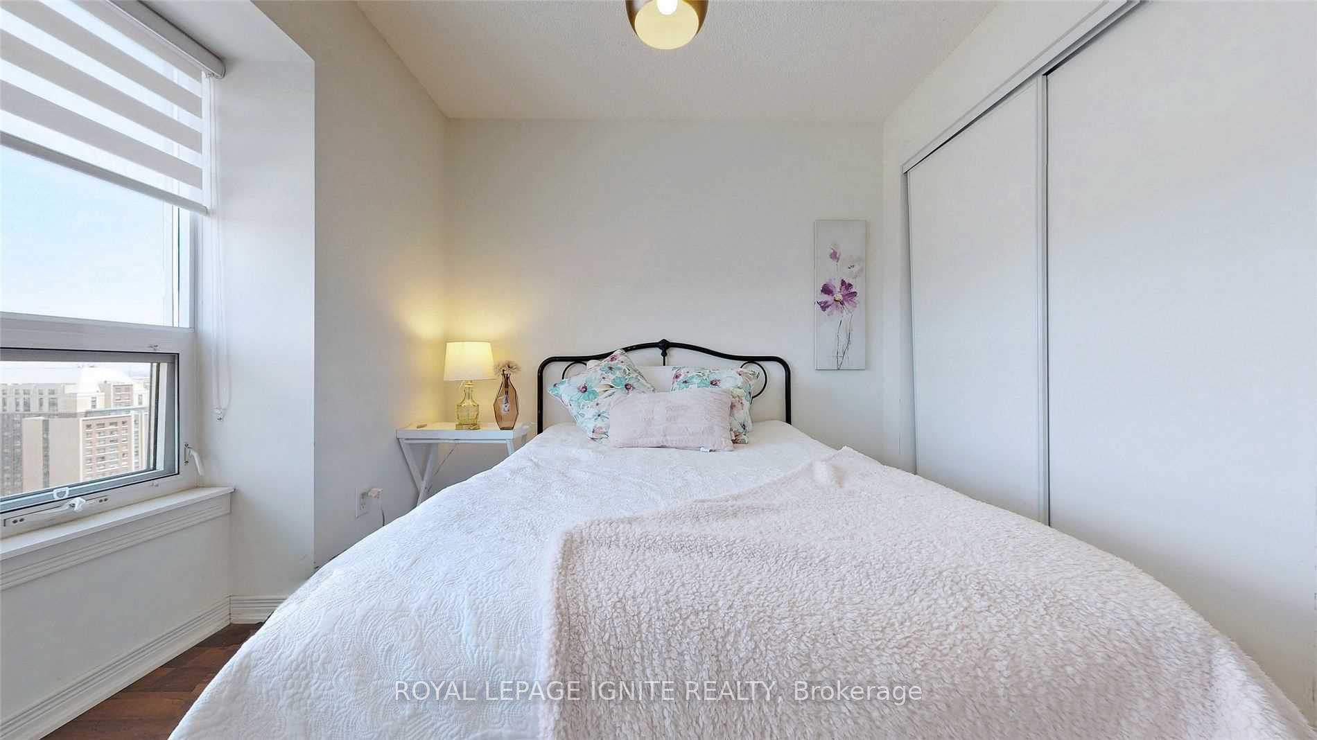 9 George St N, #1802
