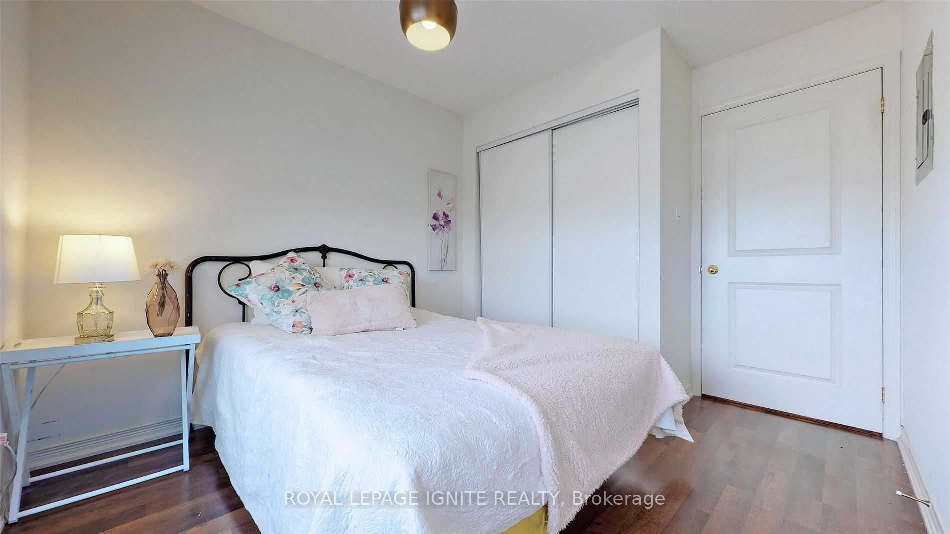 9 George St N, #1802