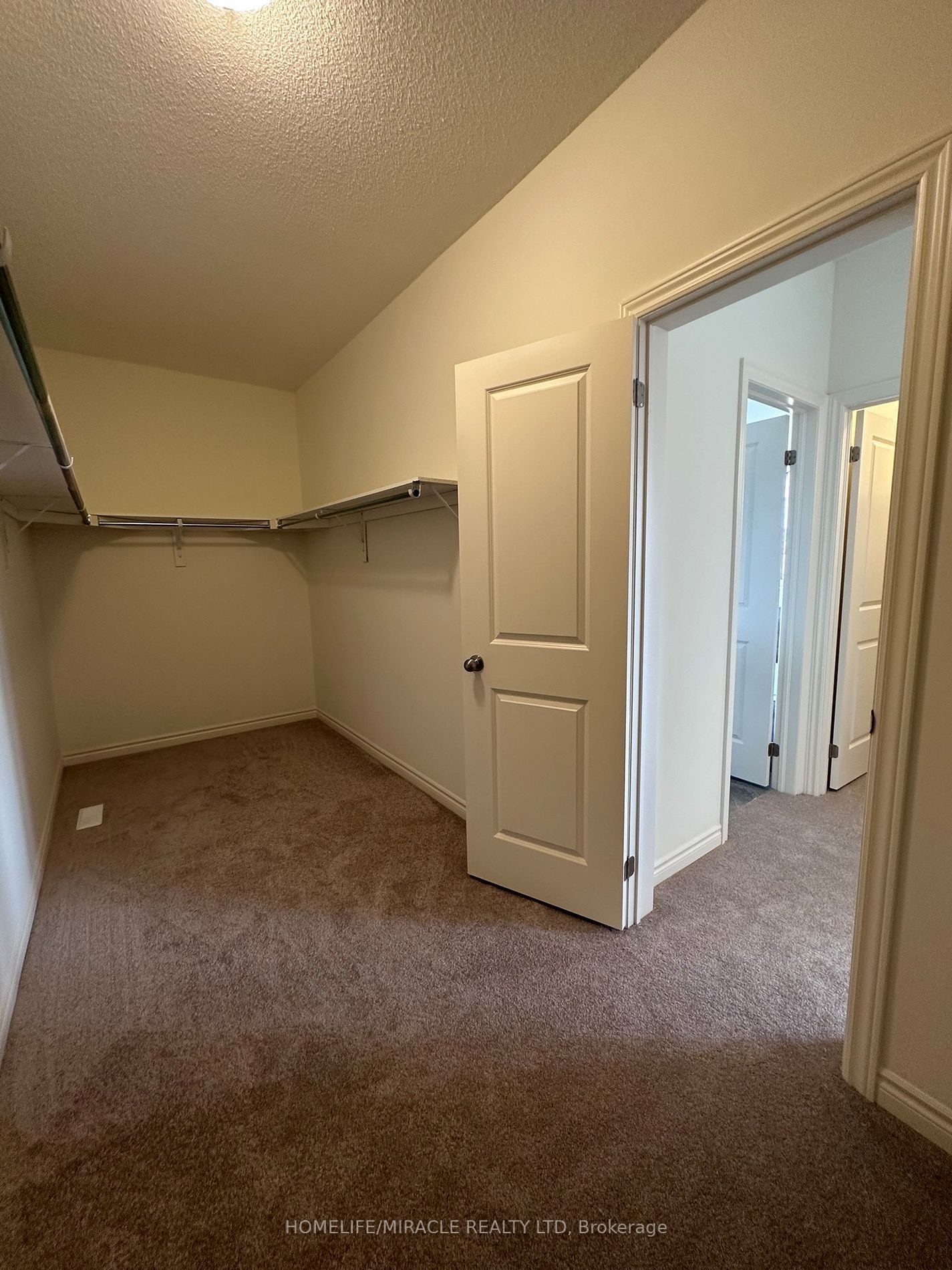 335 Valleyway Dr