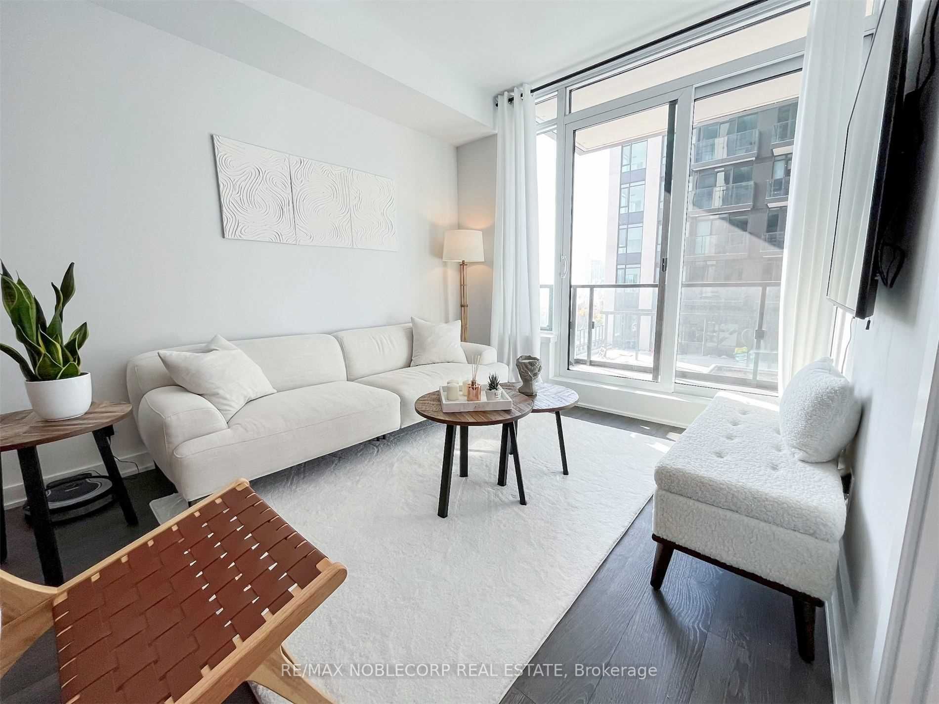 1926 Lakeshore Blvd W, #1210