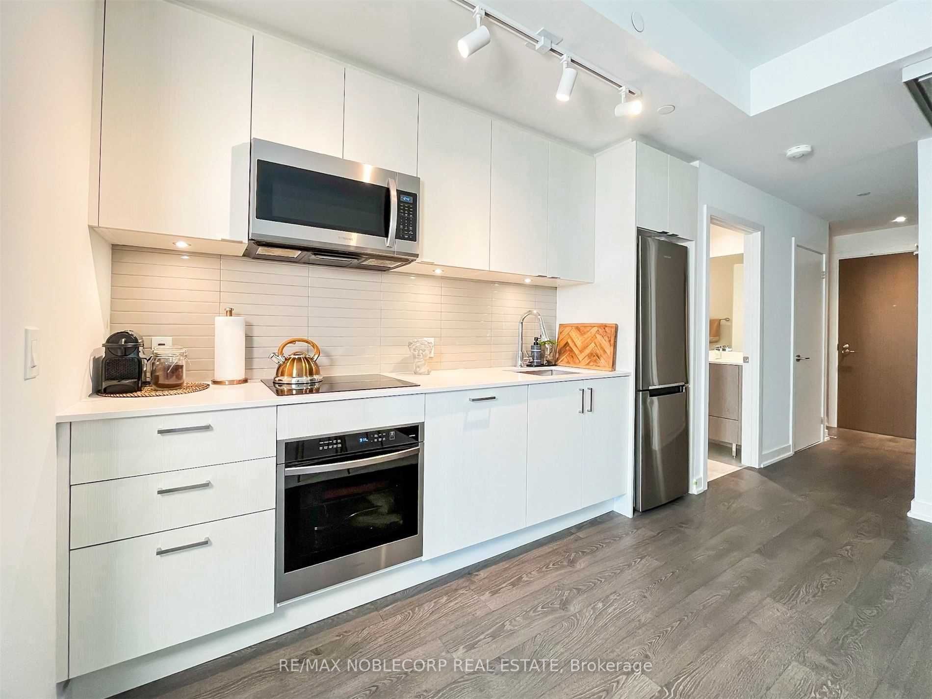 1926 Lakeshore Blvd W, #1210