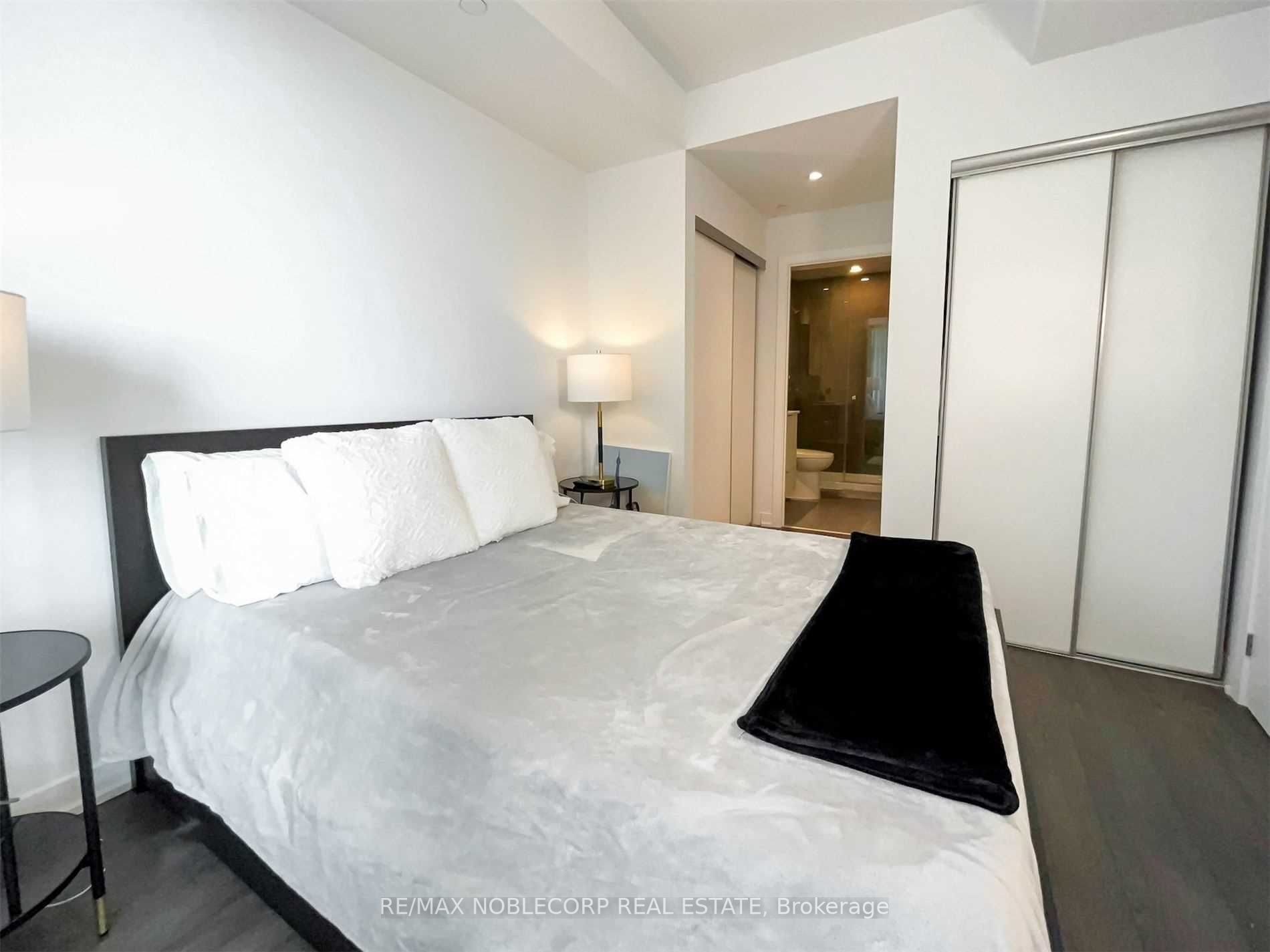 1926 Lakeshore Blvd W, #1210