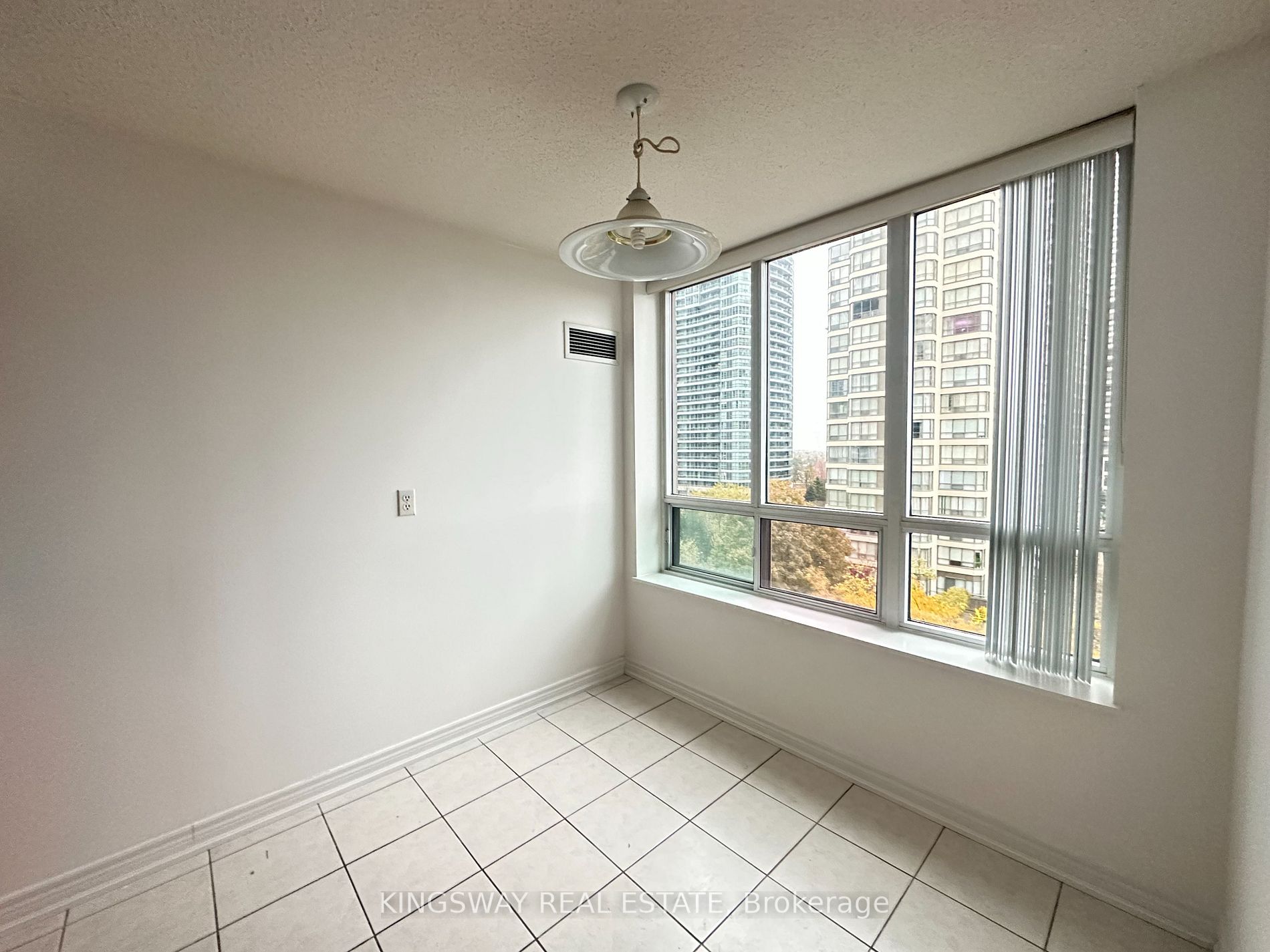 156 Enfield Pl, #709