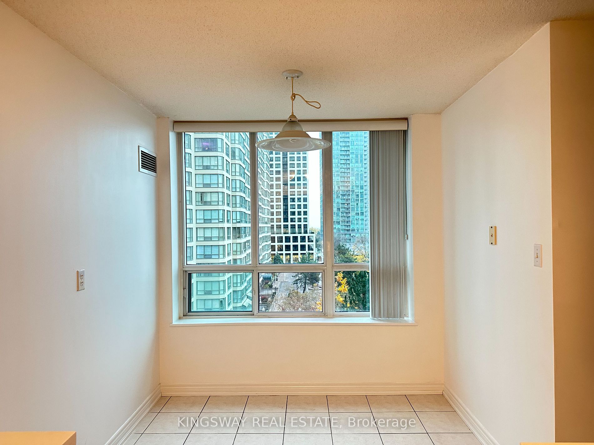 156 Enfield Pl, #709