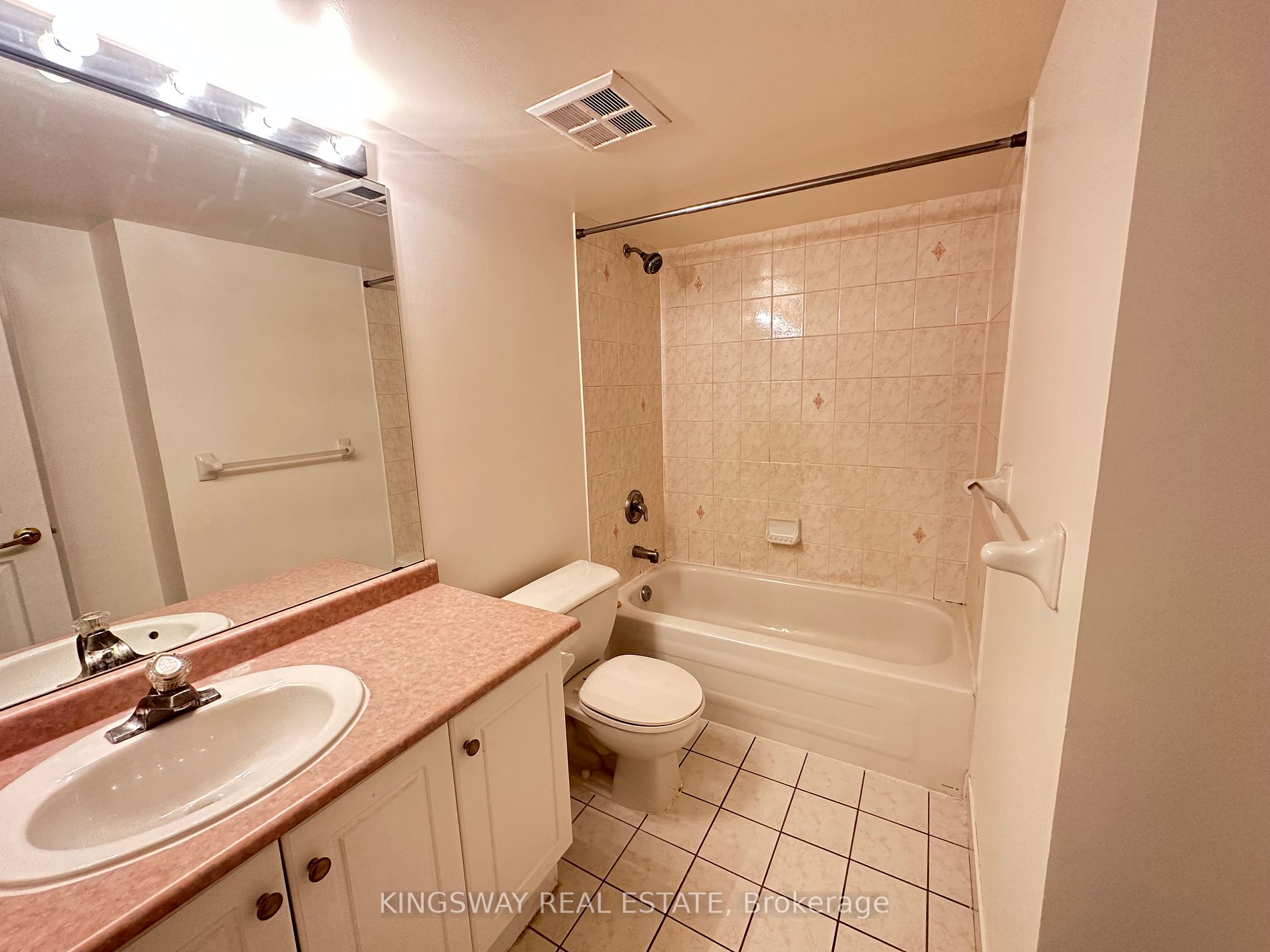 156 Enfield Pl, #709
