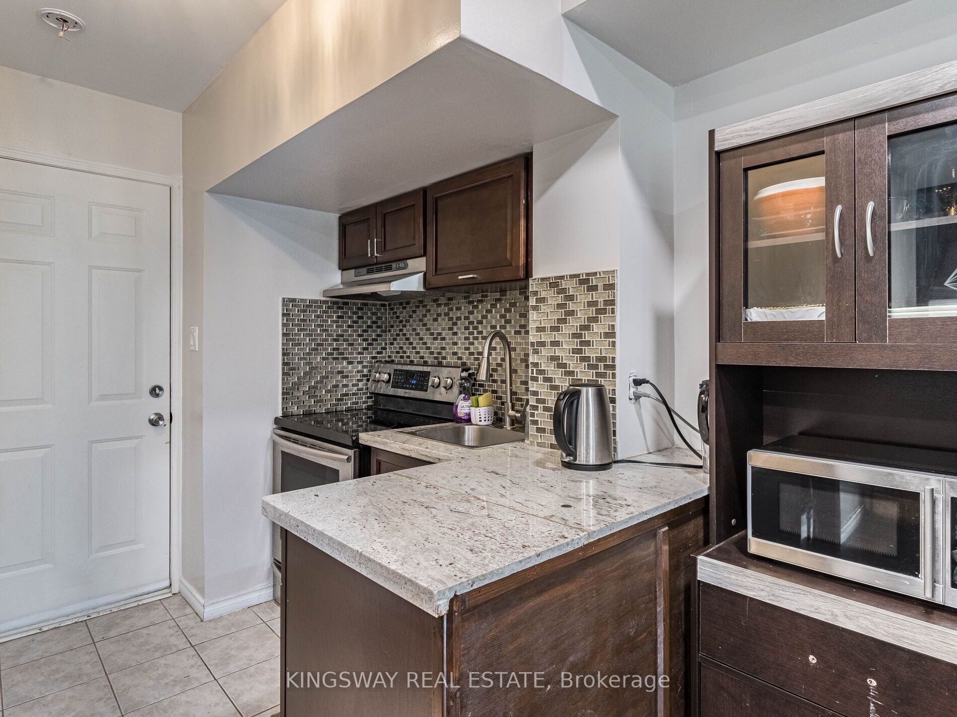 3221 Redpath Cir Circ