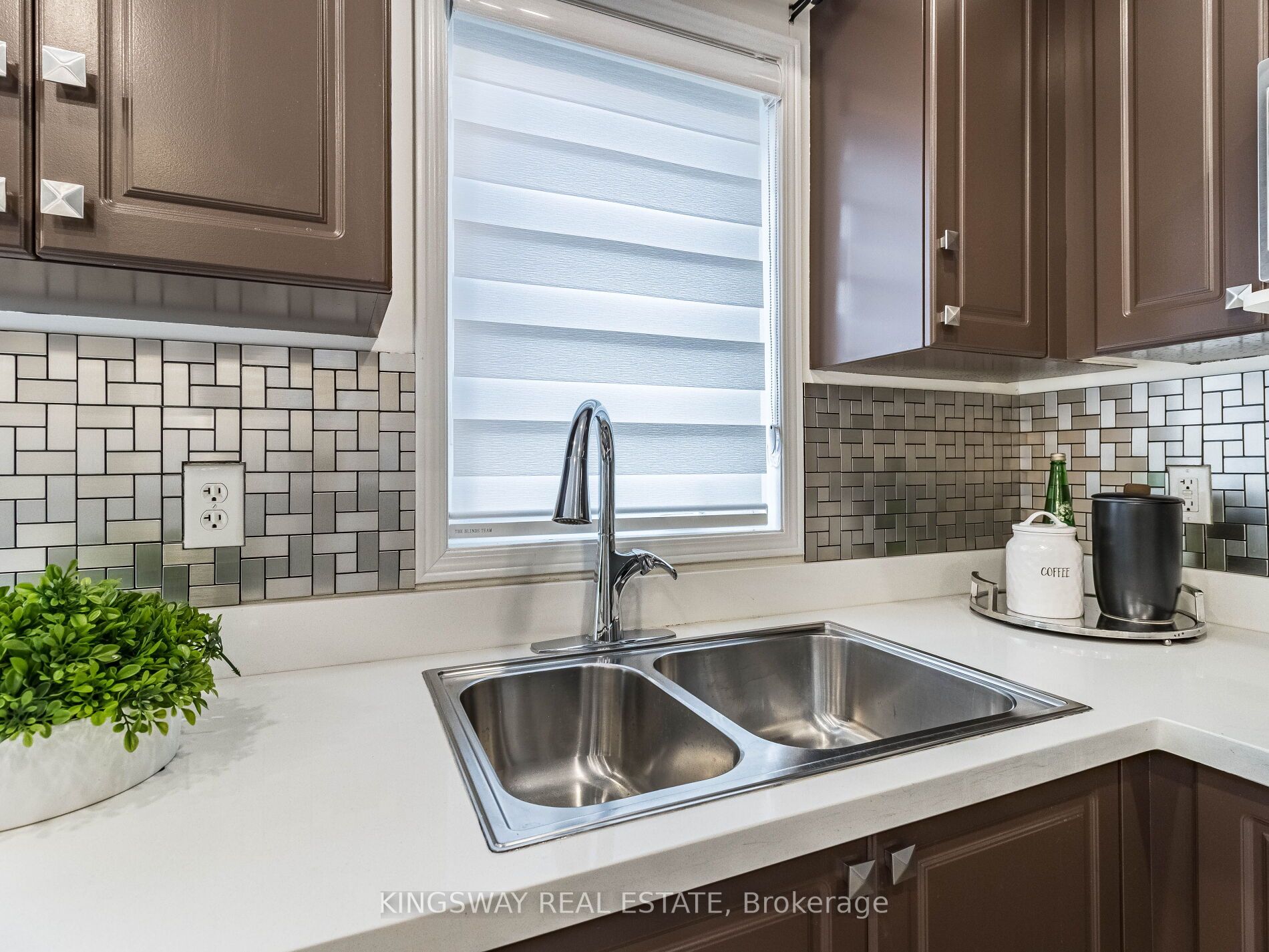 3221 Redpath Cir Circ