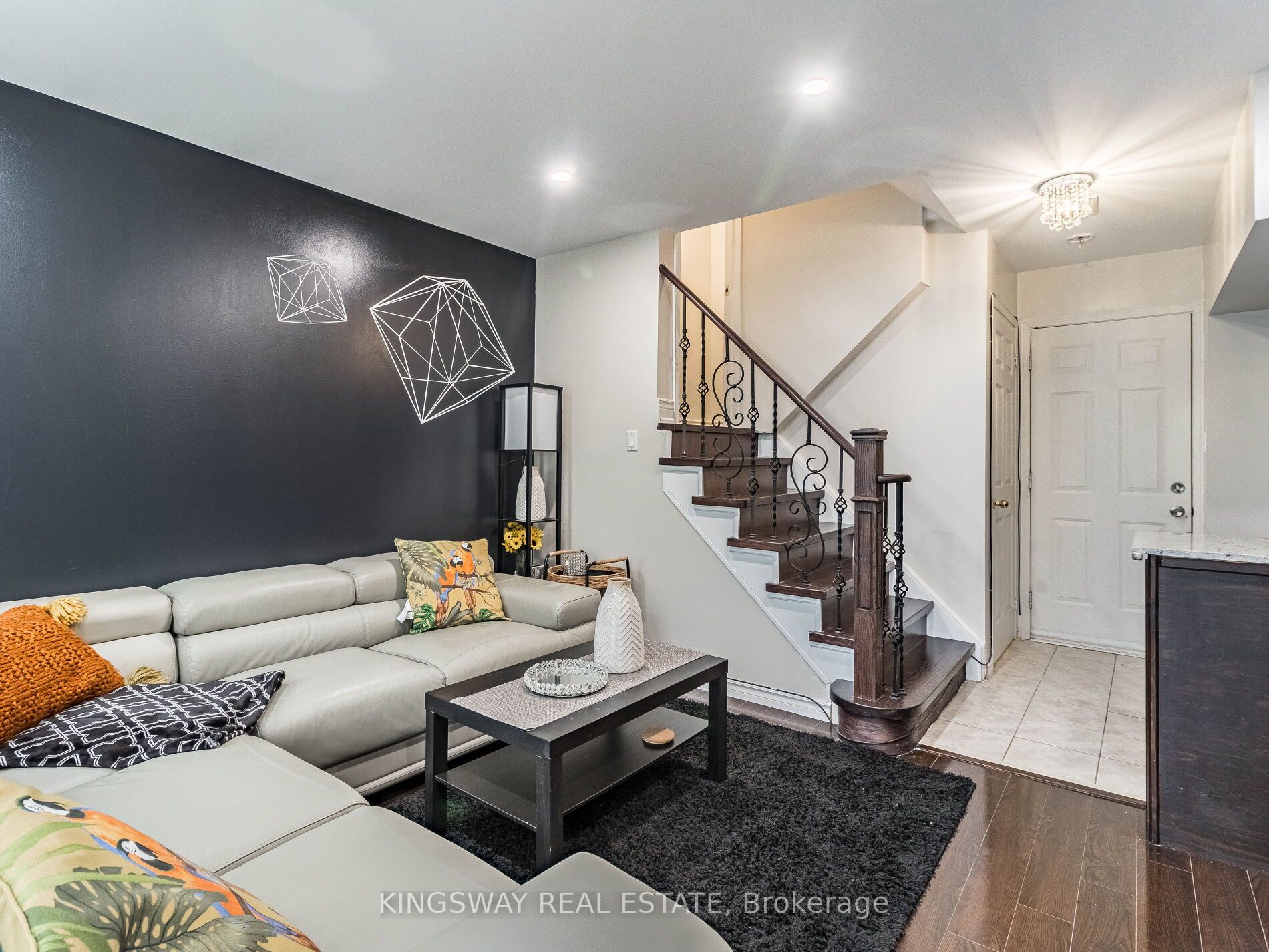 3221 Redpath Cir Circ
