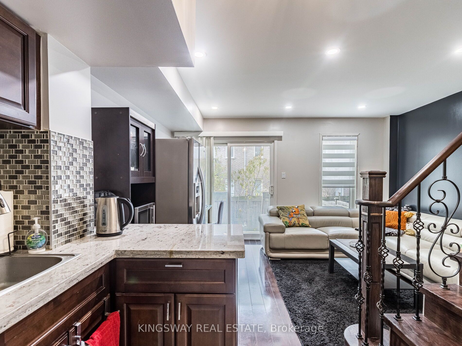 3221 Redpath Cir Circ