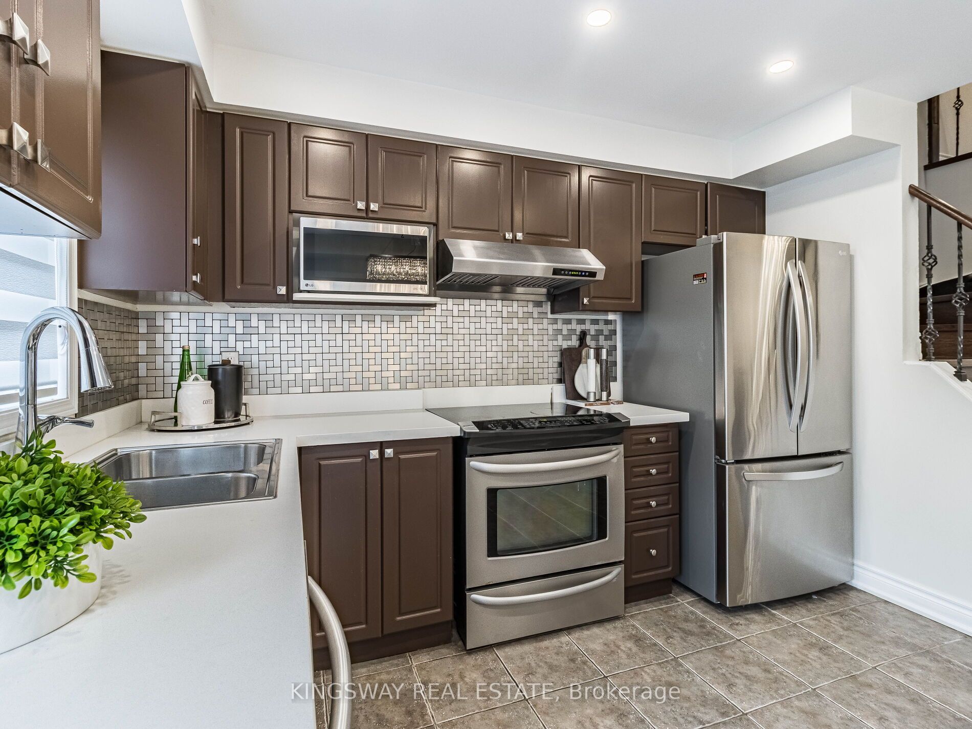 3221 Redpath Cir Circ