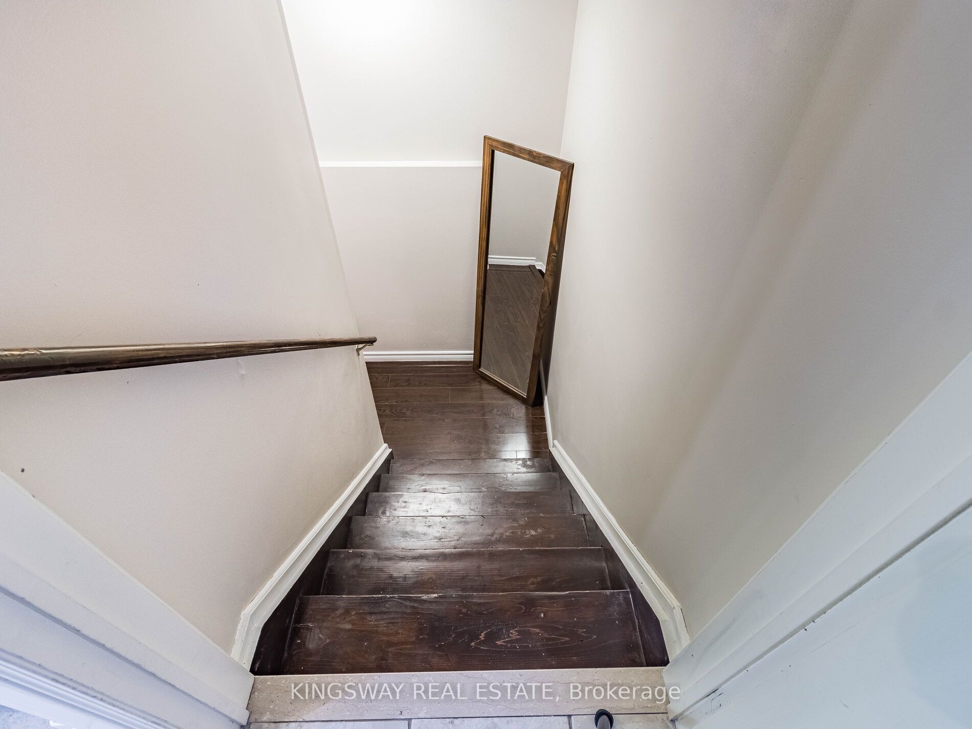3221 Redpath Cir Circ