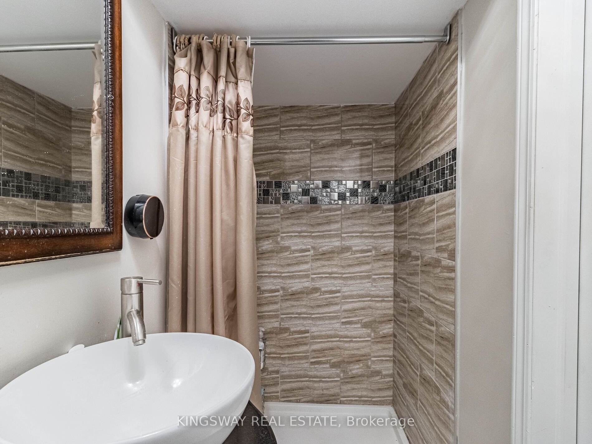 3221 Redpath Cir Circ