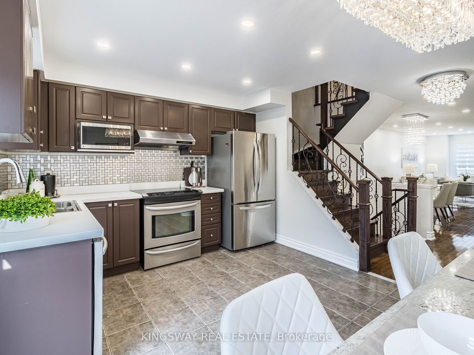 3221 Redpath Cir Circ