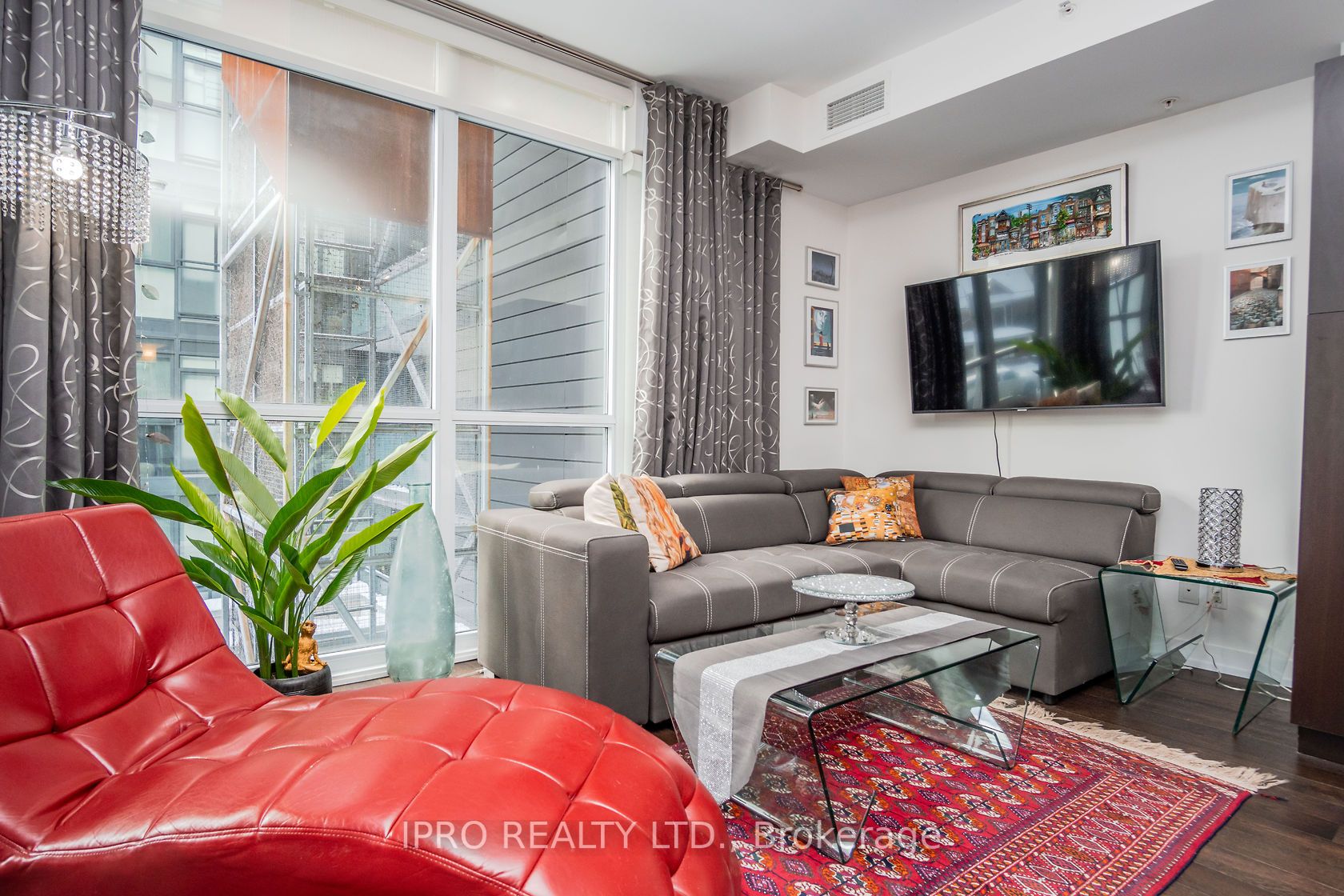 36 Howard Park Ave, #303