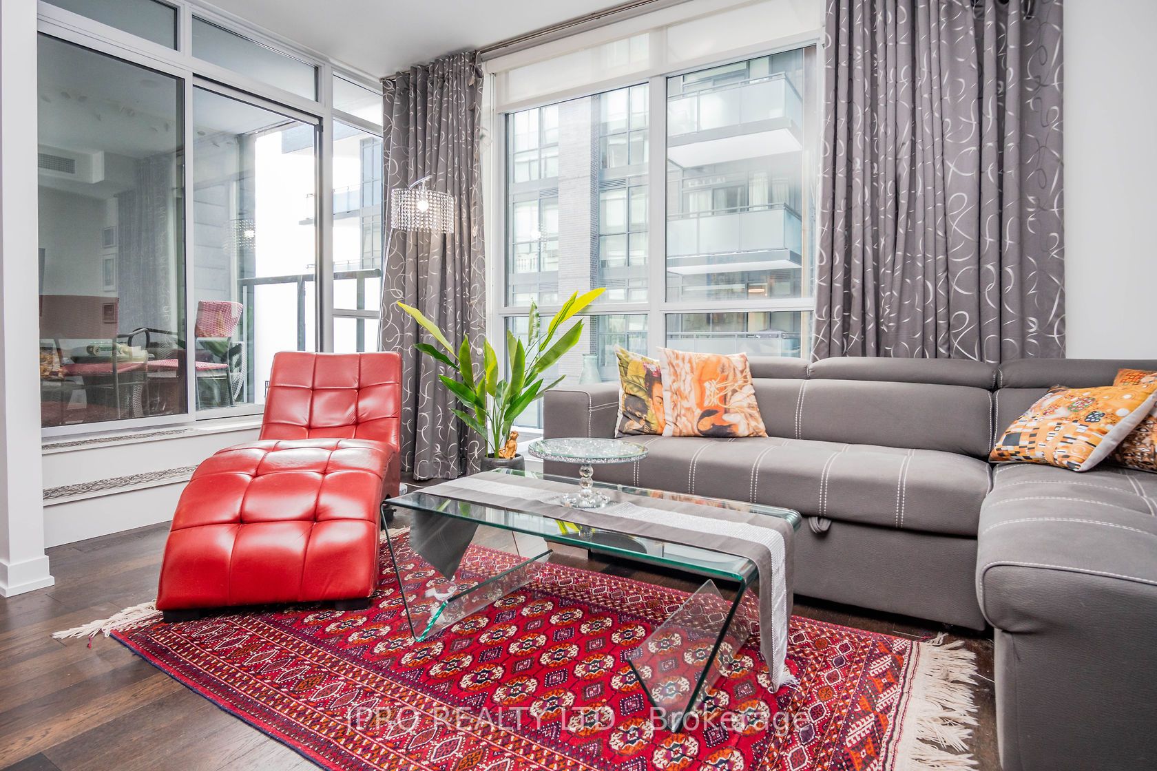36 Howard Park Ave, #303