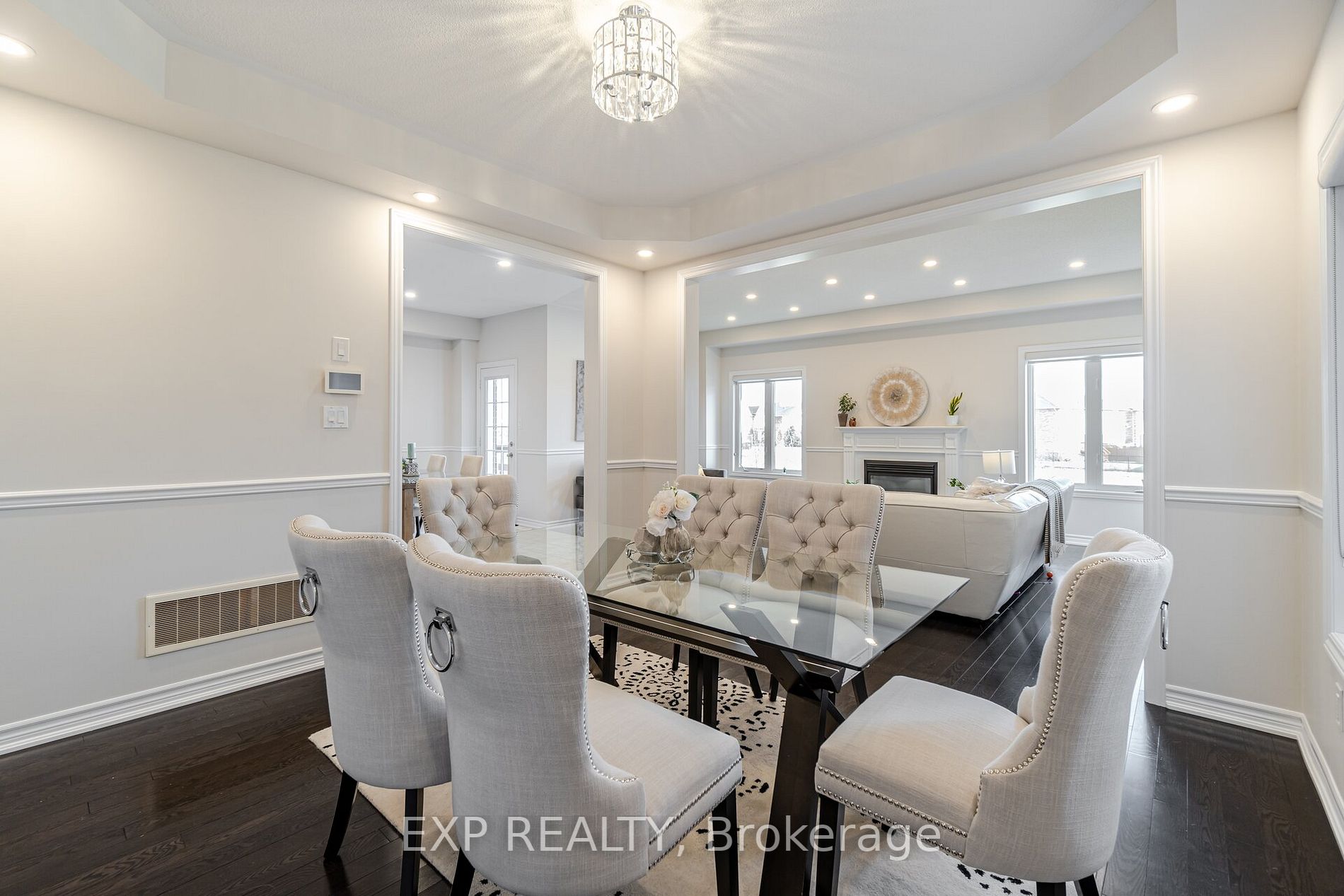 808 Agnew Cres