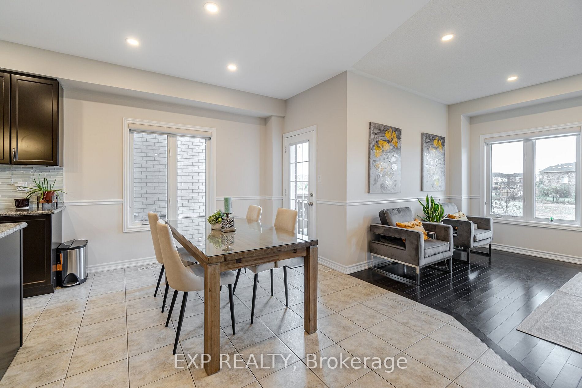 808 Agnew Cres