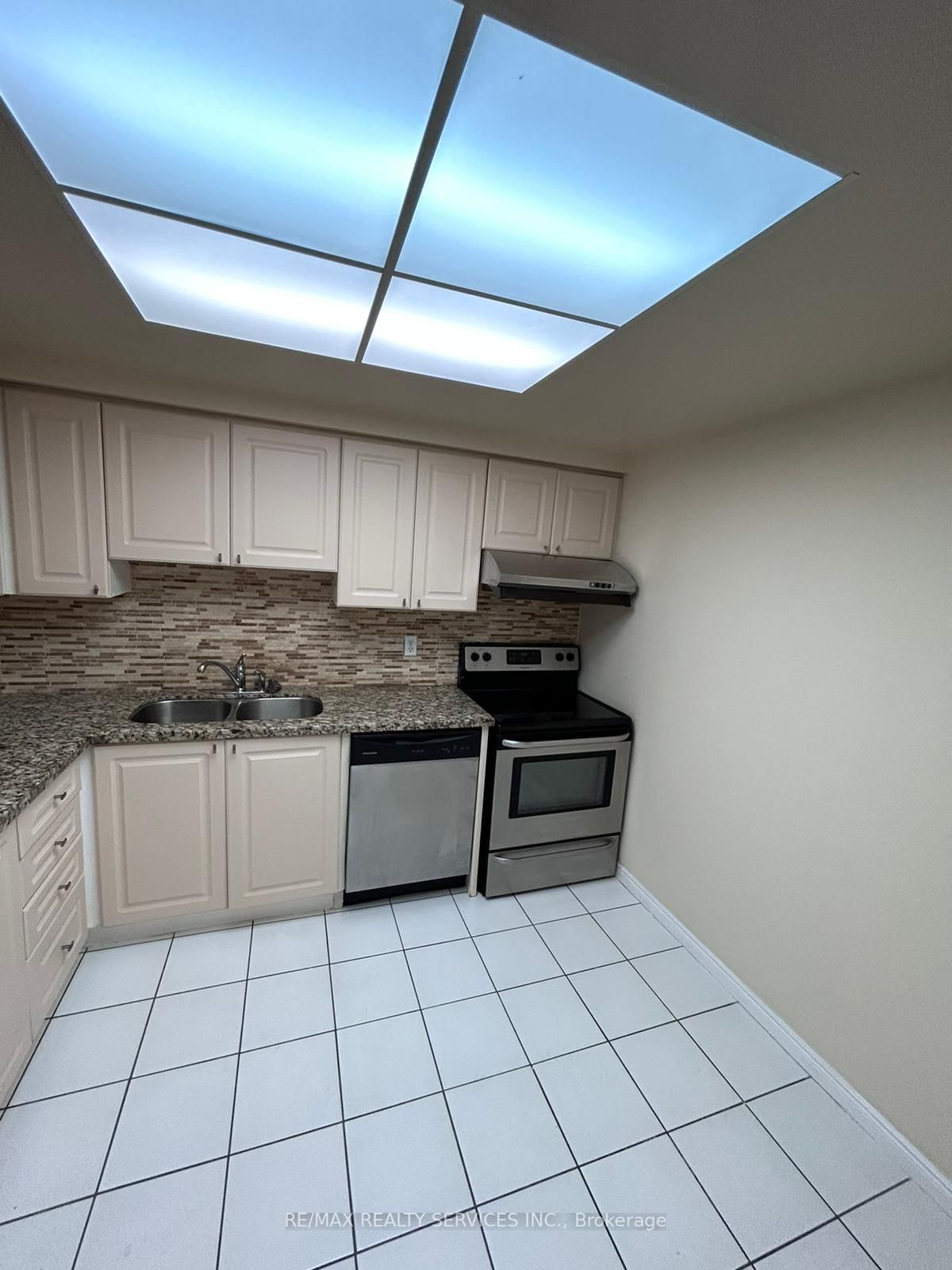 135 Hillcrest Ave, #2207