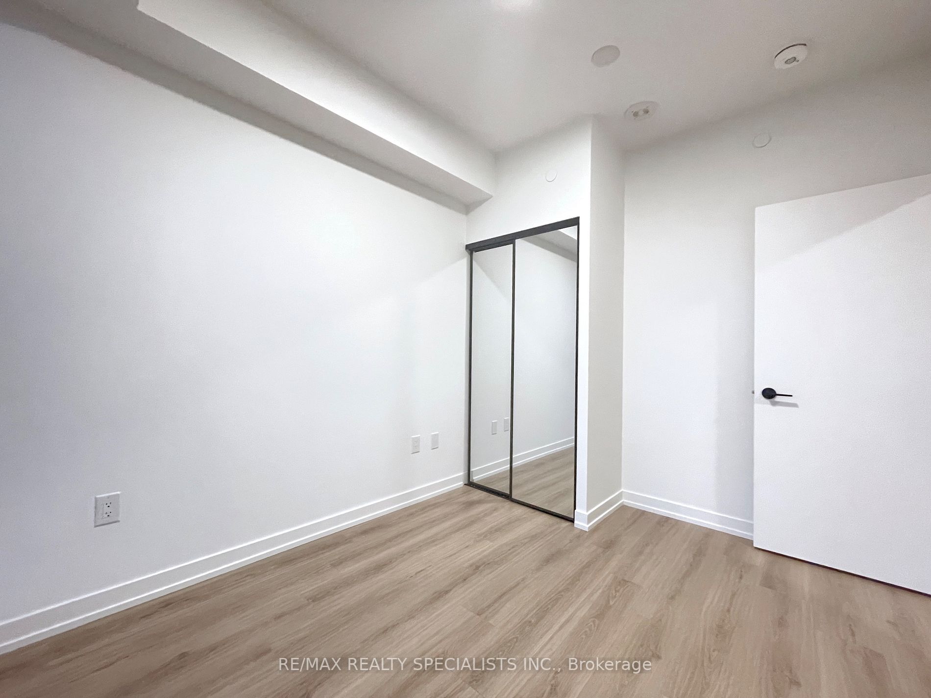 10 Lagerfeld Dr, #412