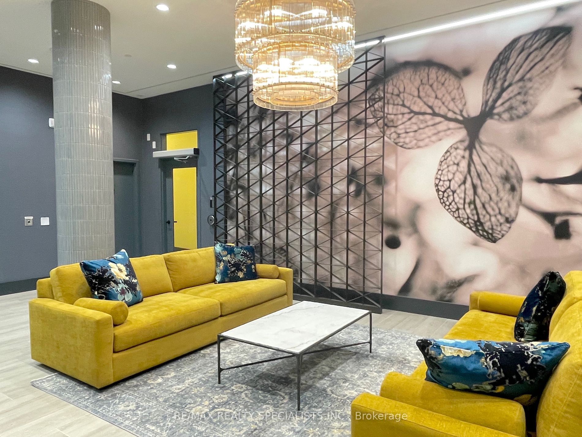 10 Lagerfeld Dr, #412