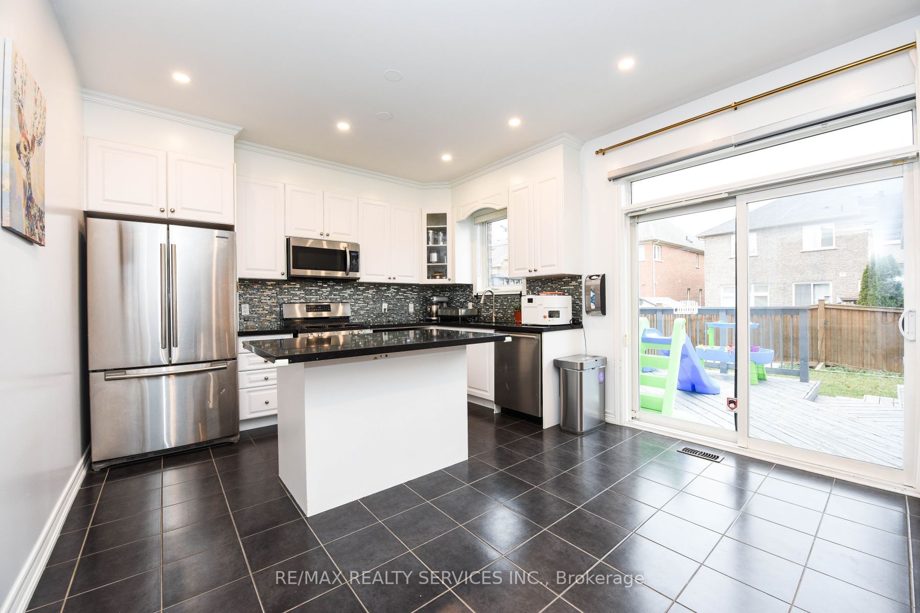 16 Alnwick Ave W