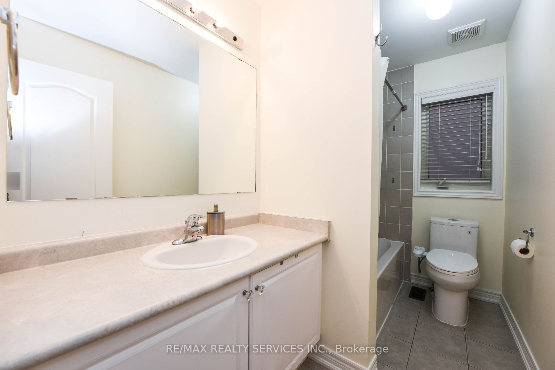 16 Alnwick Ave W