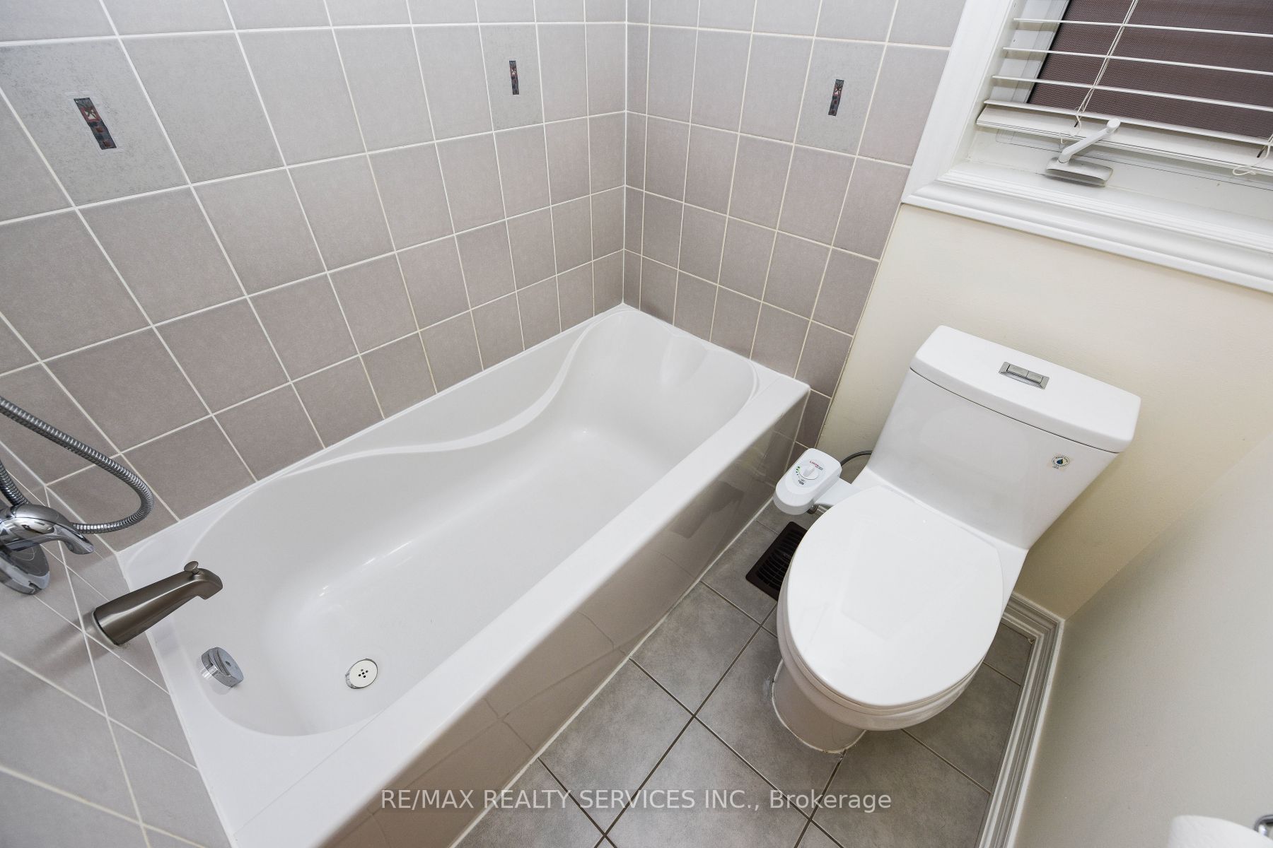 16 Alnwick Ave W