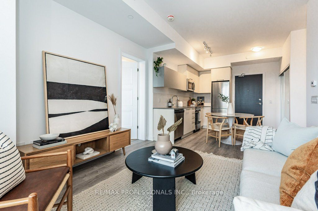 25 Neighbourhood Lane, #801