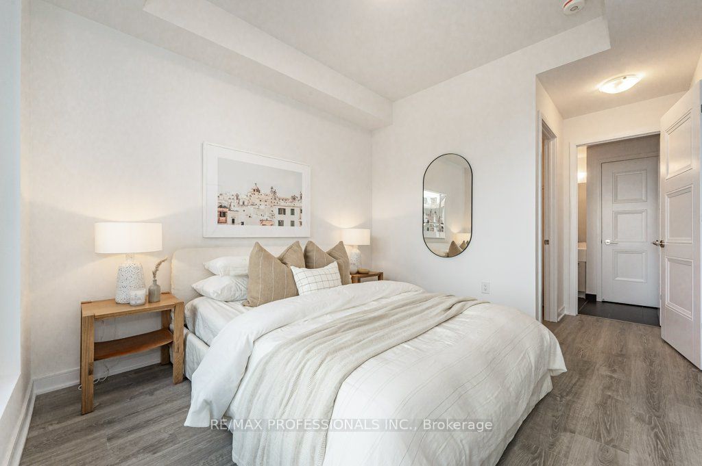 25 Neighbourhood Lane, #801