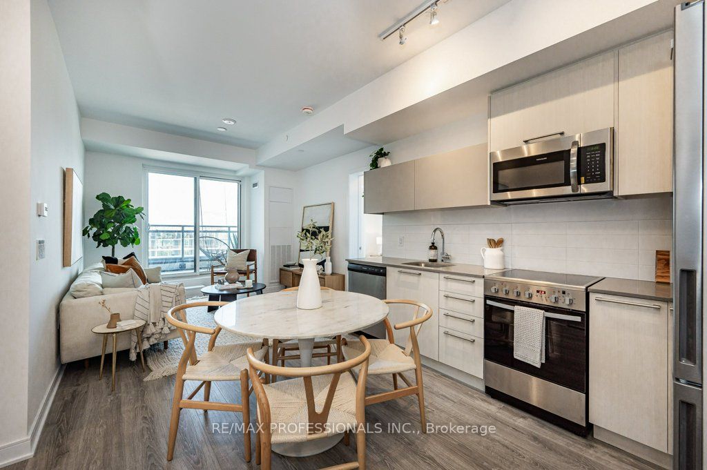 25 Neighbourhood Lane, #801