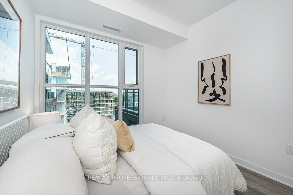25 Neighbourhood Lane, #801