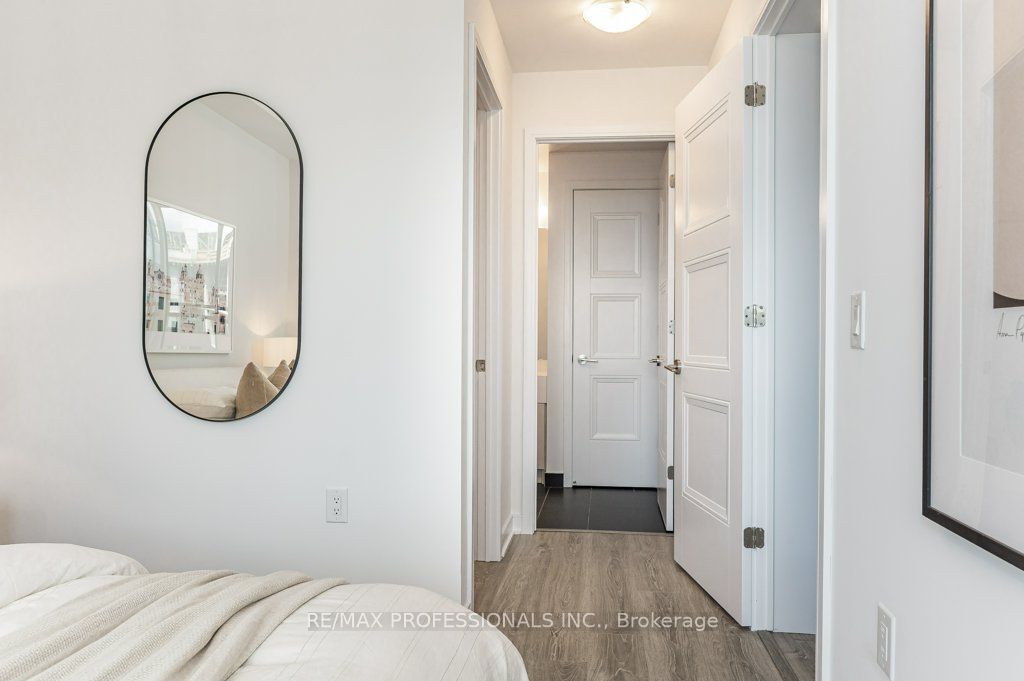 25 Neighbourhood Lane, #801