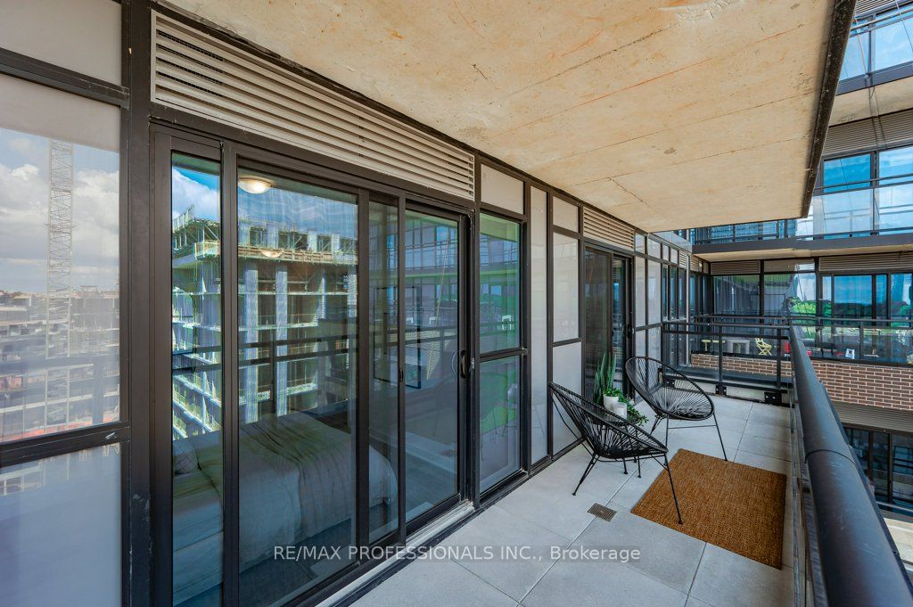 25 Neighbourhood Lane, #801