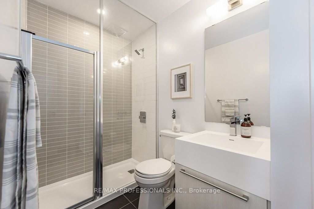 25 Neighbourhood Lane, #801