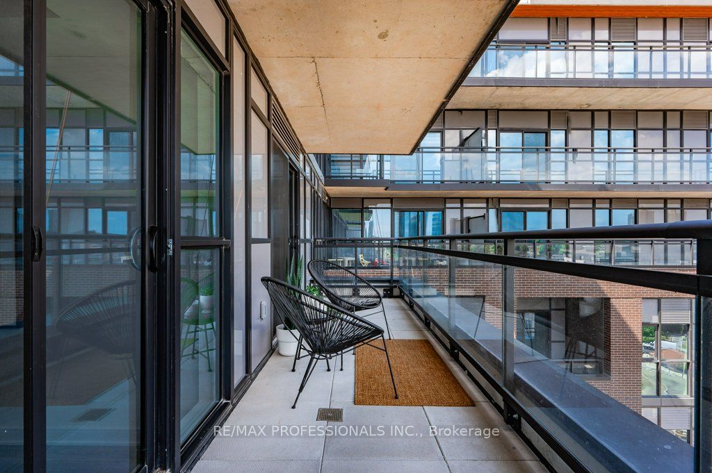 25 Neighbourhood Lane, #801
