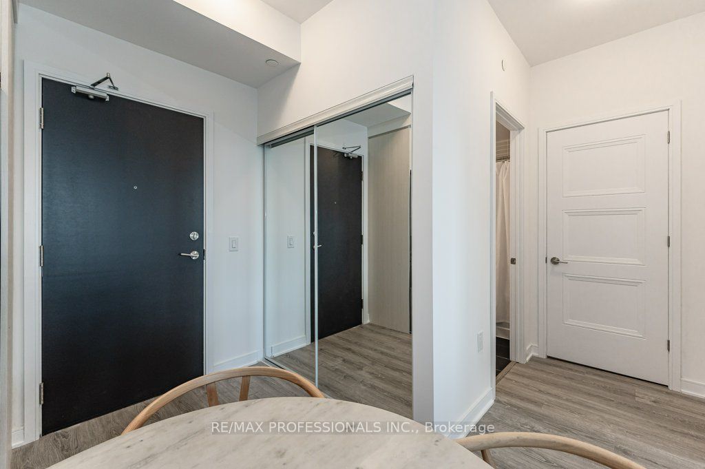 25 Neighbourhood Lane, #801